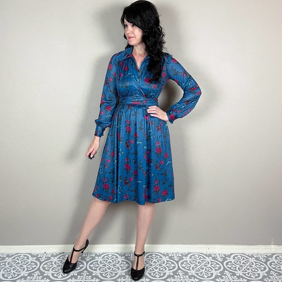 Vintage Dresses & Skirts - Vintage 1970s Blue Butterfly Print V-Neck Long Sleeve Fit and Flare Mini Dress